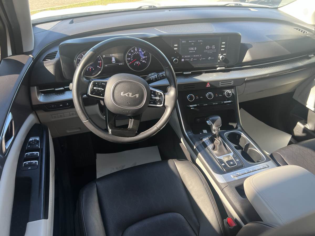 2023 Kia Carnival LX photo 9
