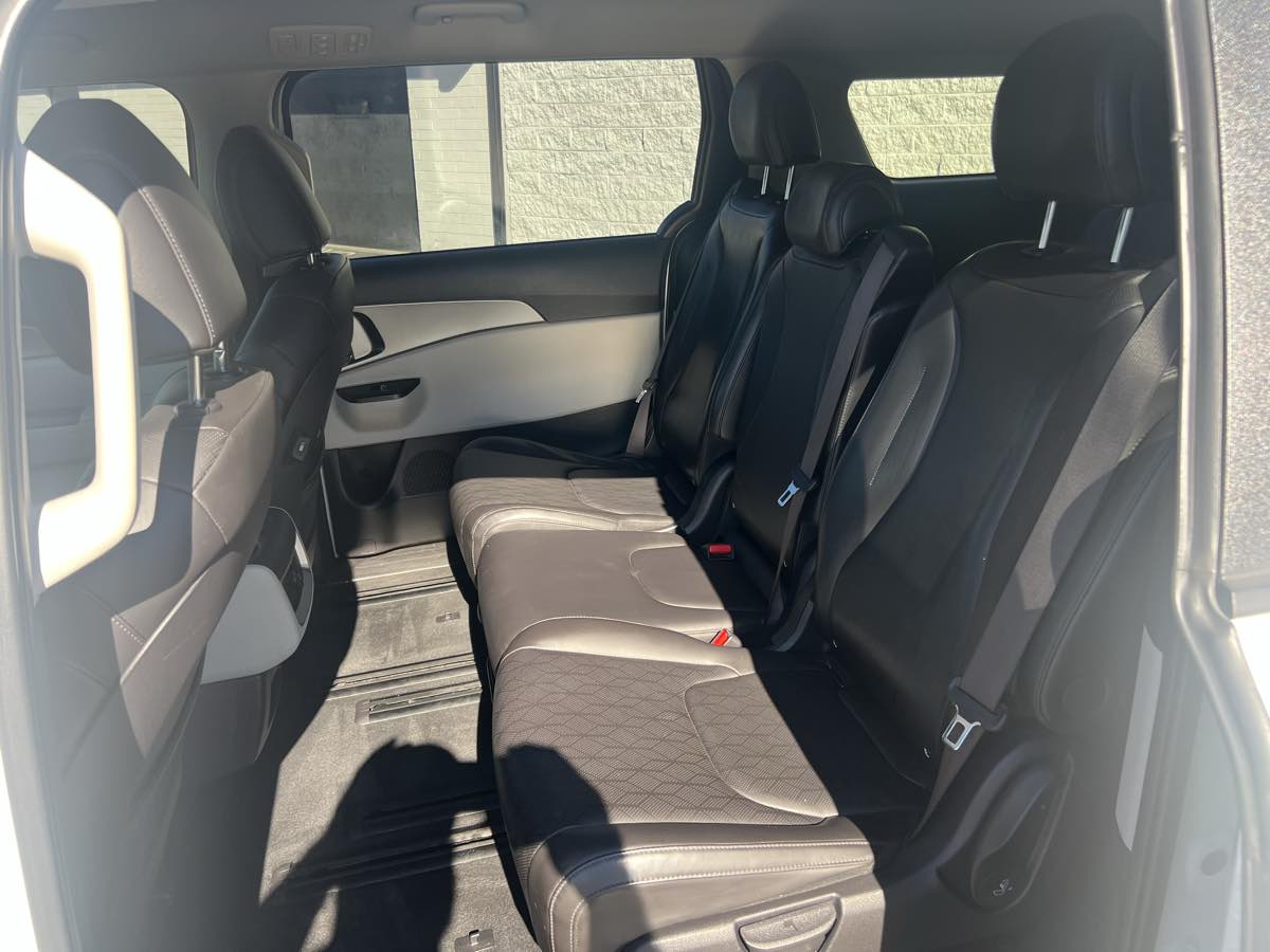 2023 Kia Carnival LX photo 11