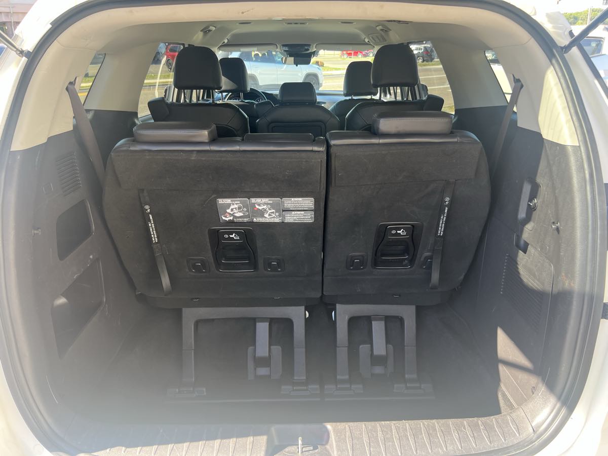 2023 Kia Carnival LX photo 12