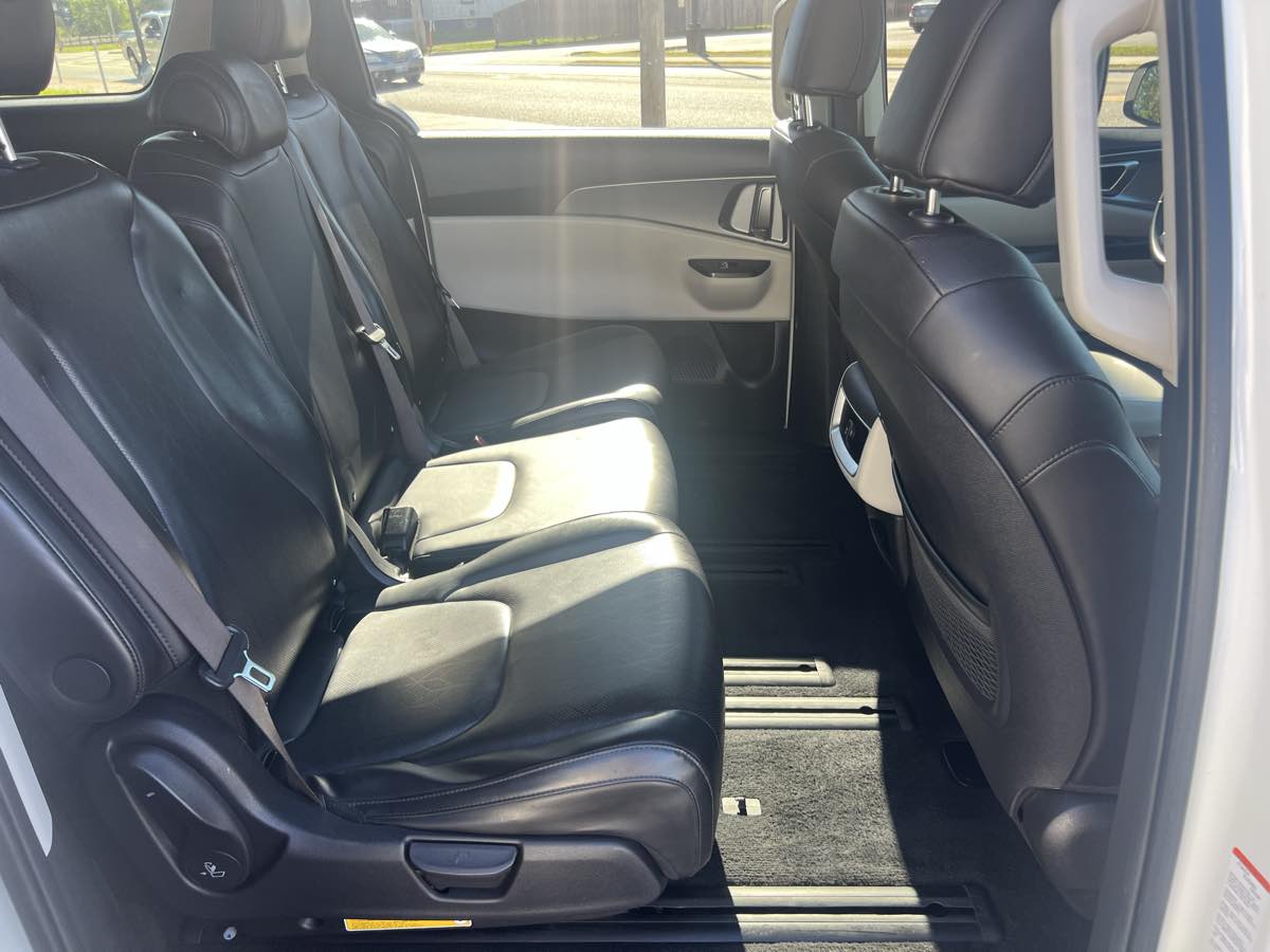 2023 Kia Carnival LX photo 14