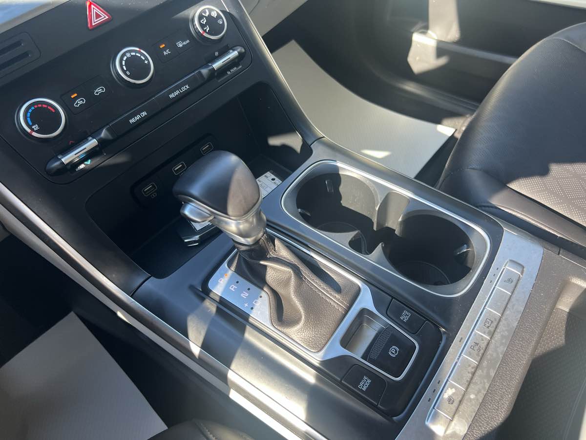 2023 Kia Carnival LX photo 19