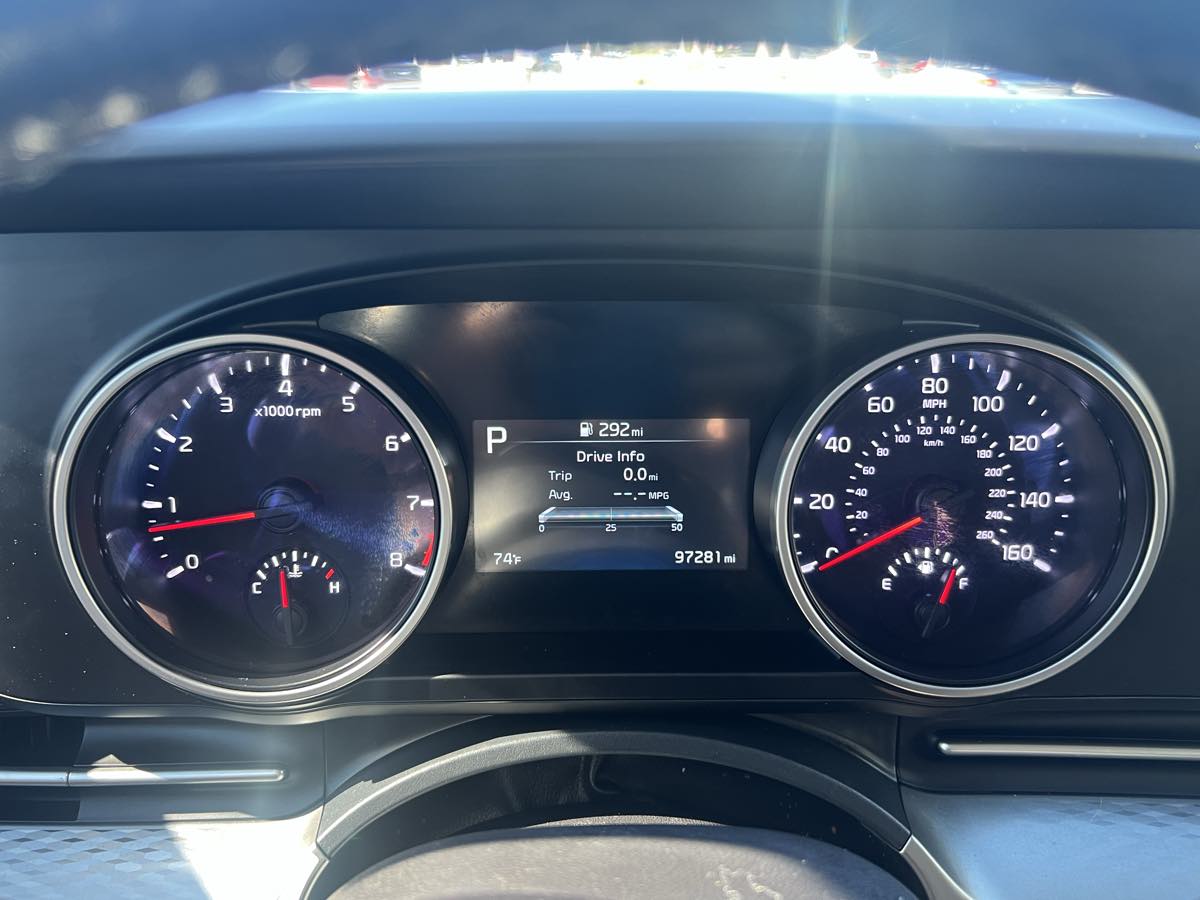 2023 Kia Carnival LX photo 20