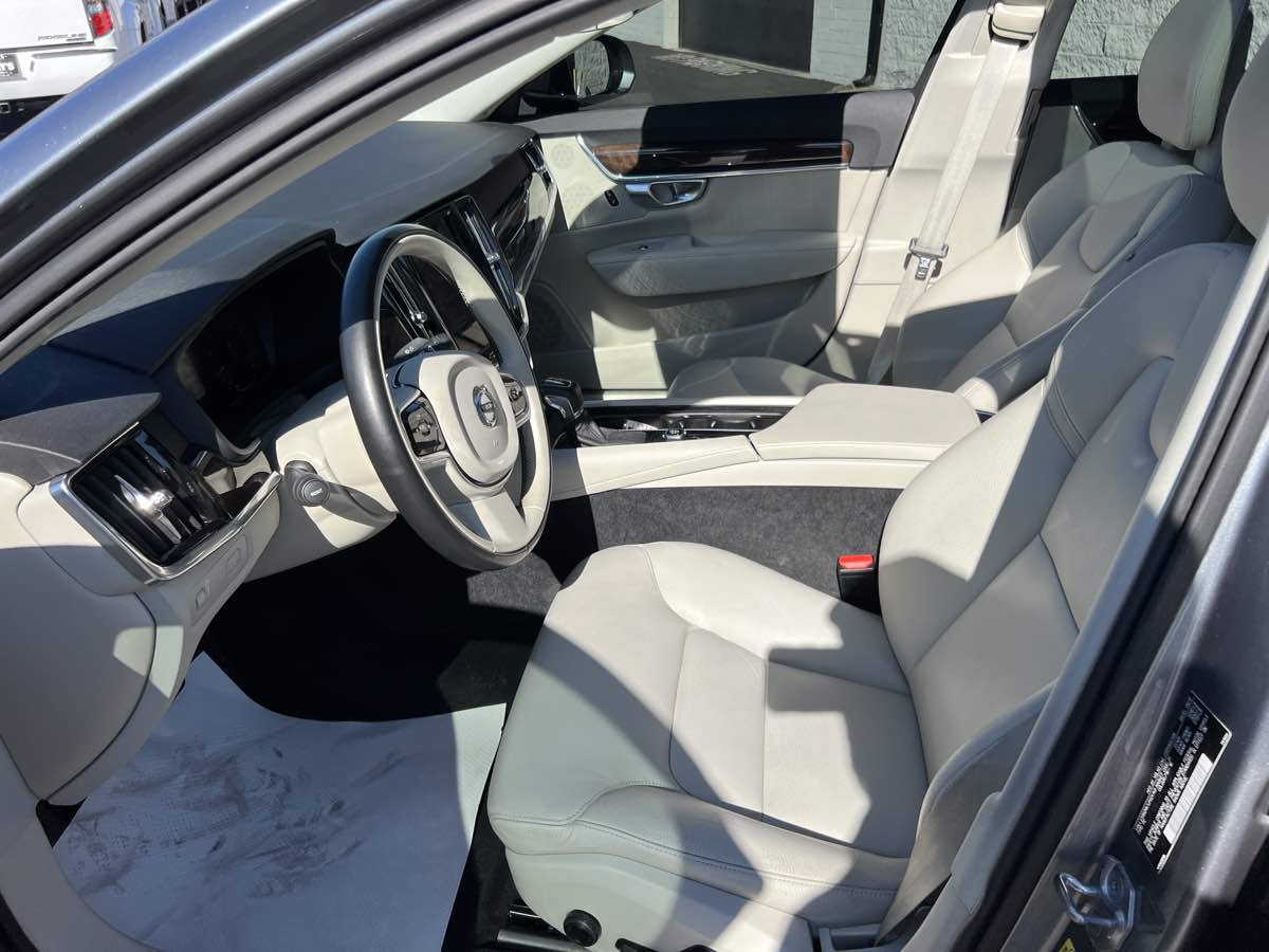 2018 Volvo S90 Momentum photo 7