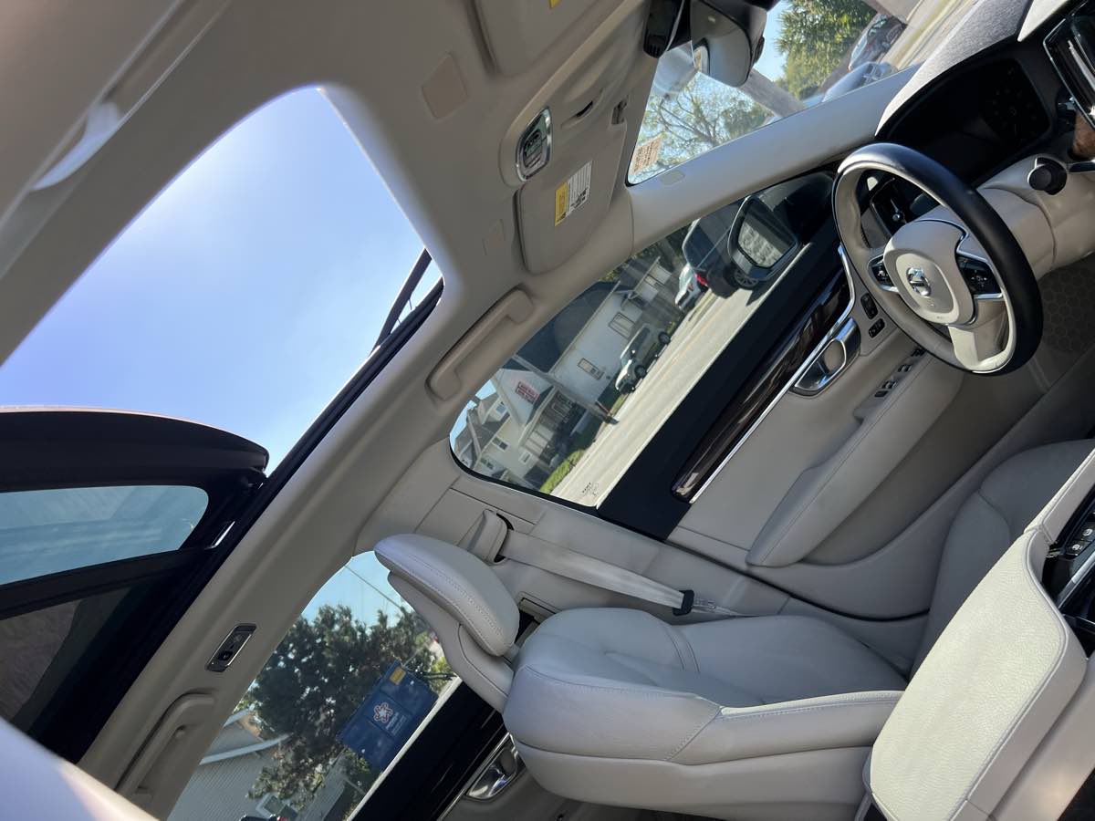 2018 Volvo S90 Momentum photo 19