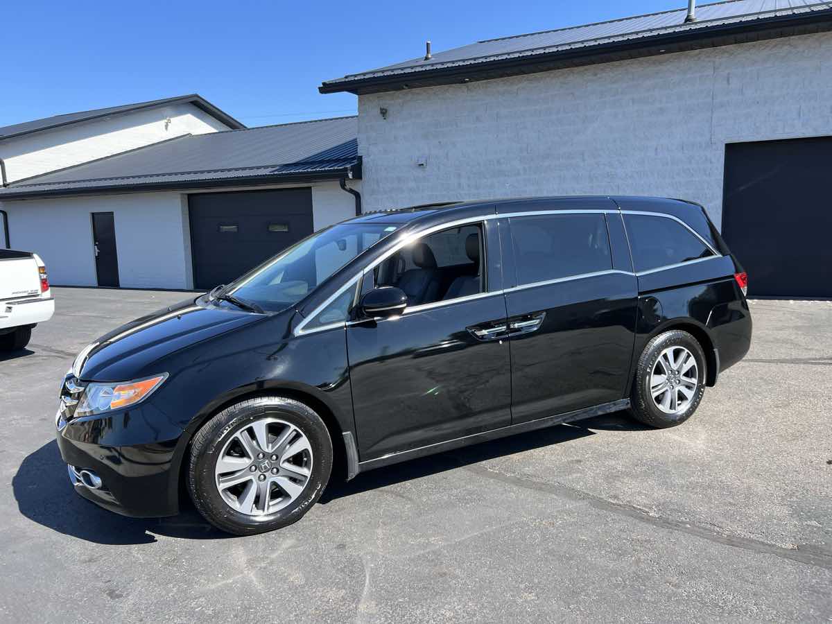 2016 Honda Odyssey Touring photo 2