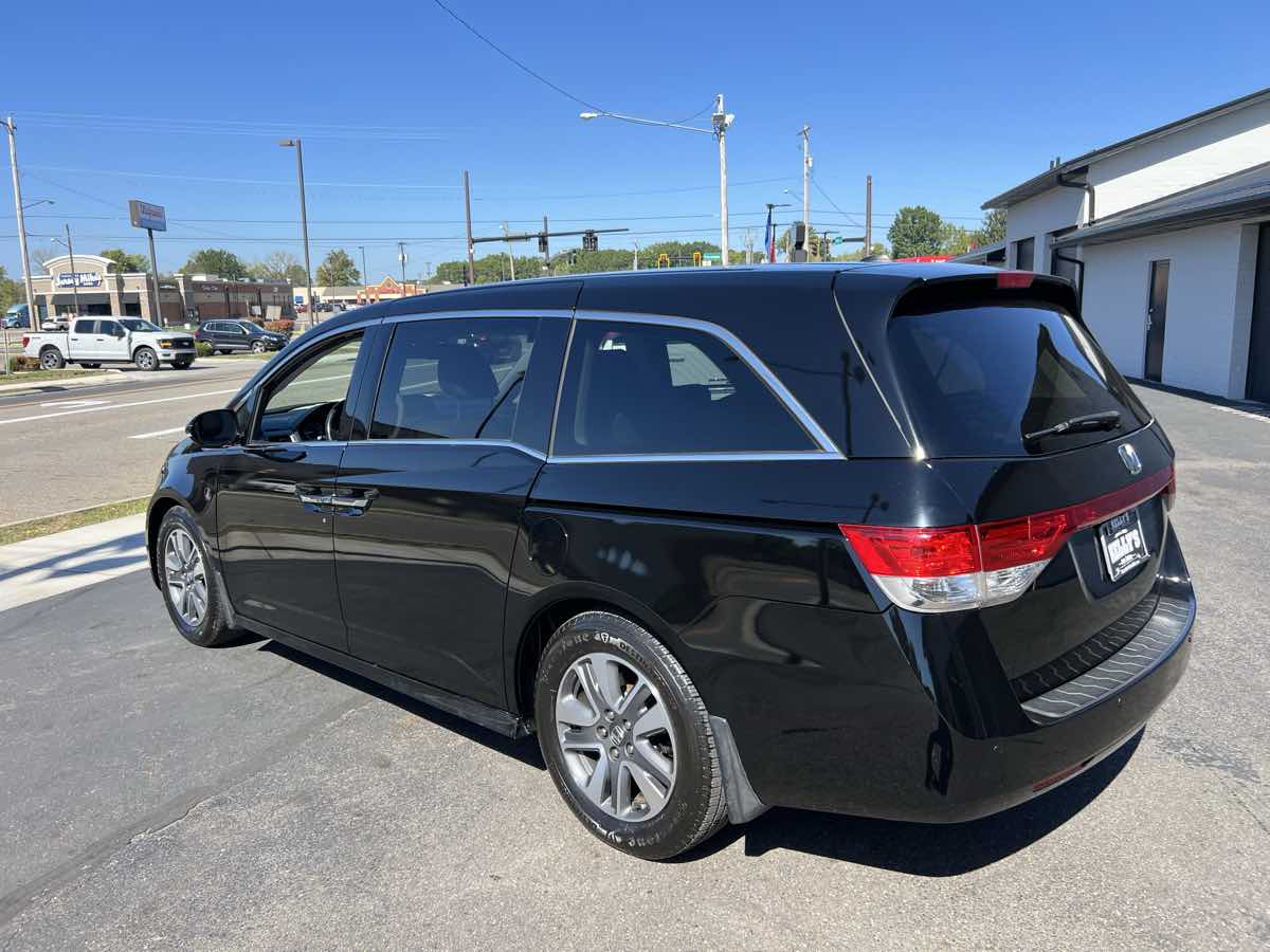2016 Honda Odyssey Touring photo 3