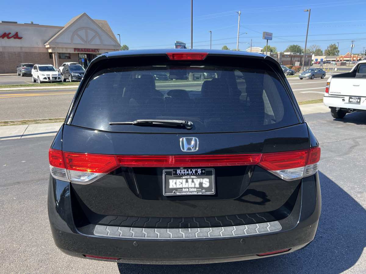 2016 Honda Odyssey Touring photo 4