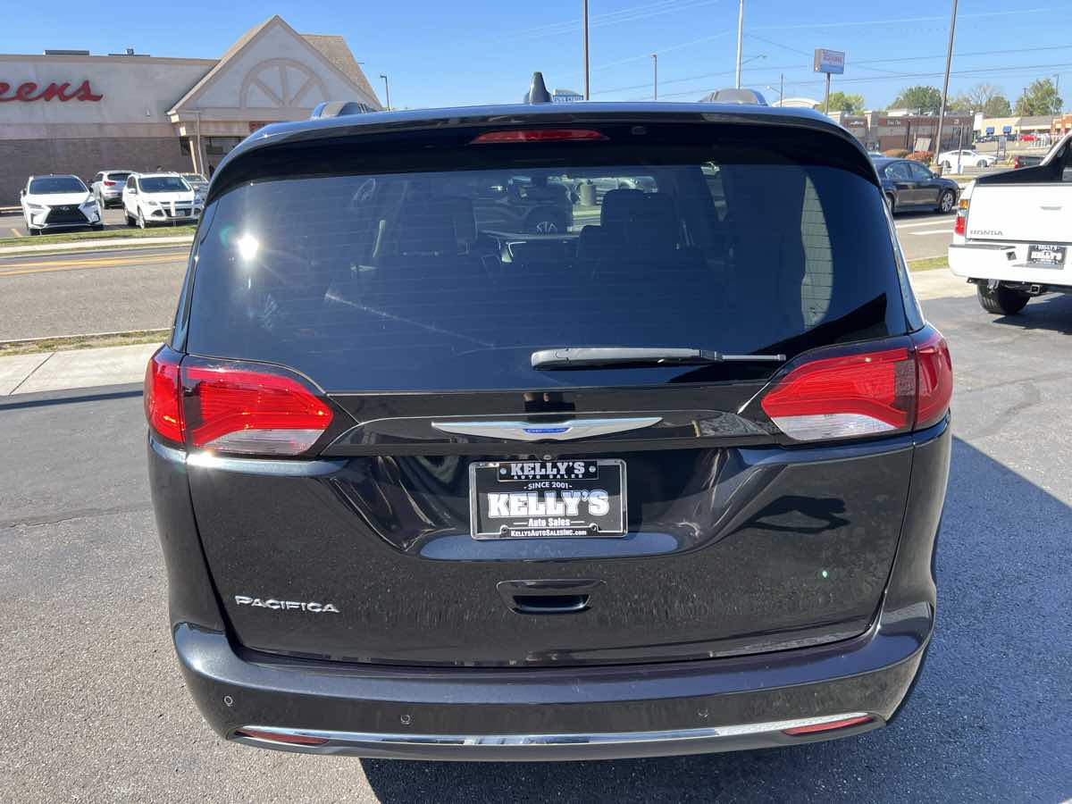 2018 Chrysler Pacifica Touring L photo 4