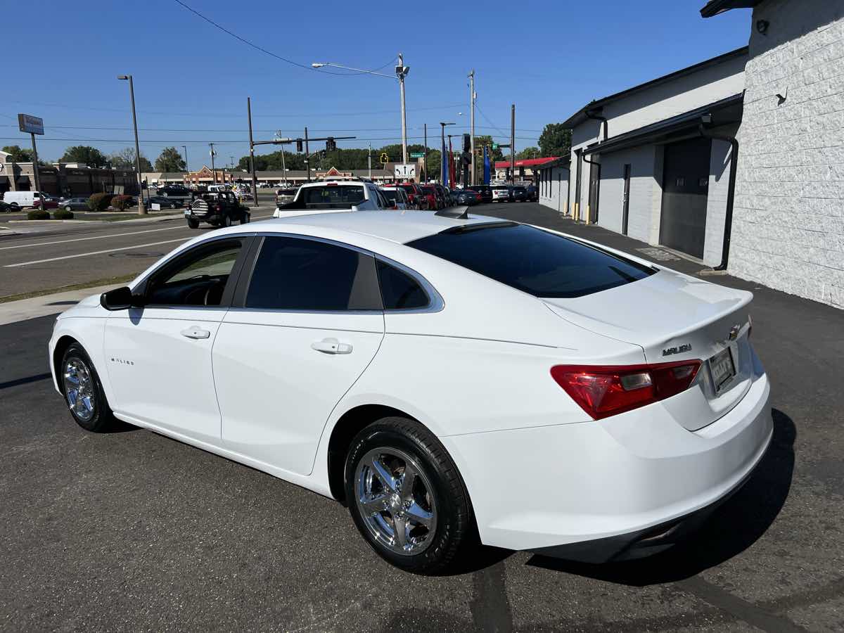 2016 Chevrolet Malibu LS photo 2