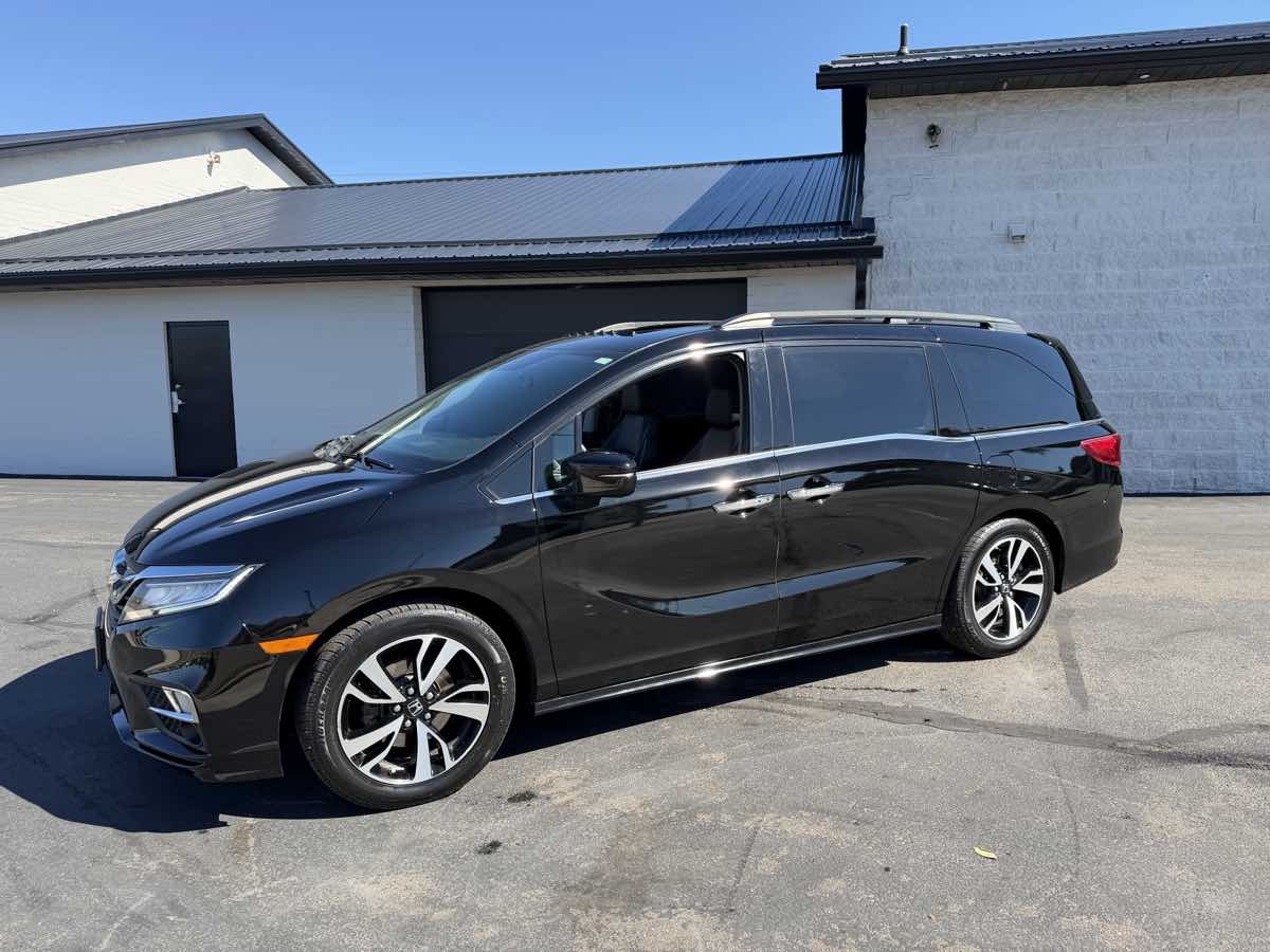 2018 Honda Odyssey Elite photo 2
