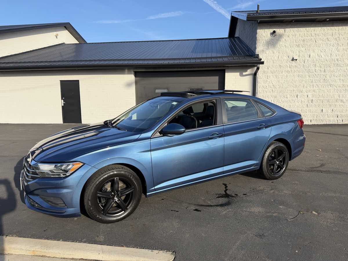 2019 Volkswagen Jetta SE photo 2