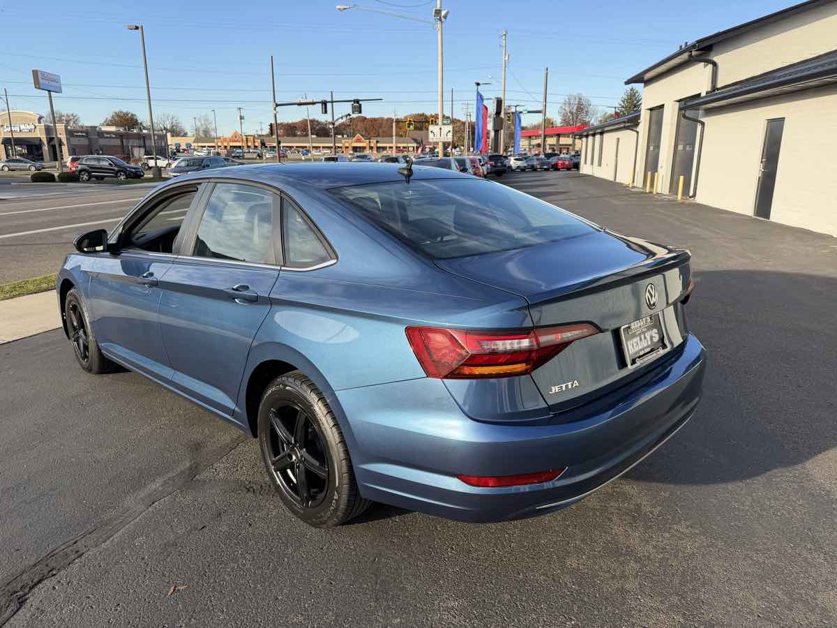 2019 Volkswagen Jetta SE photo 3