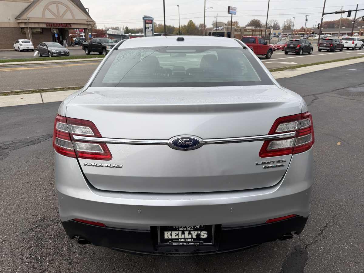 2015 Ford Taurus Limited photo 2