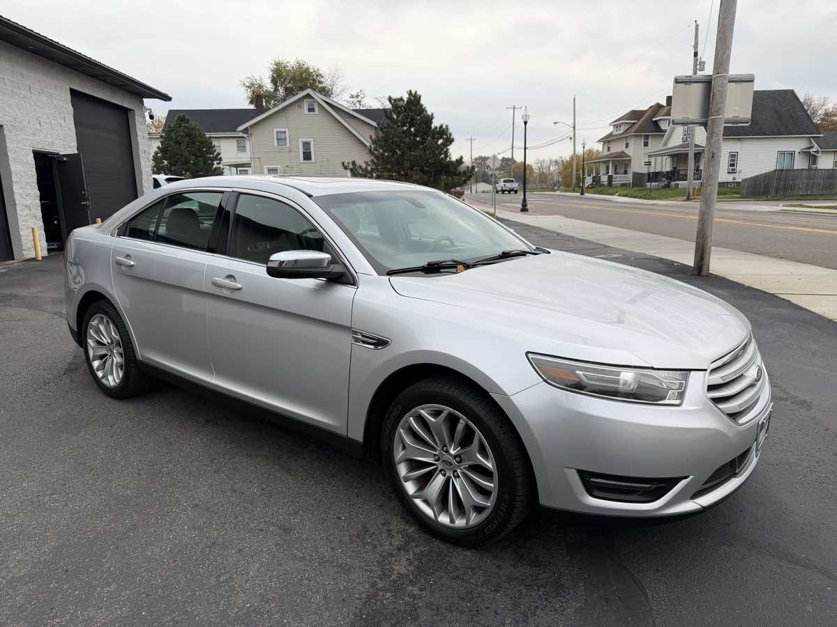 2015 Ford Taurus Limited photo 4