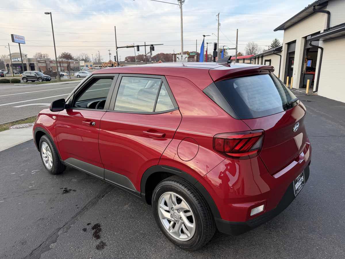 2021 Hyundai Venue SE photo 2