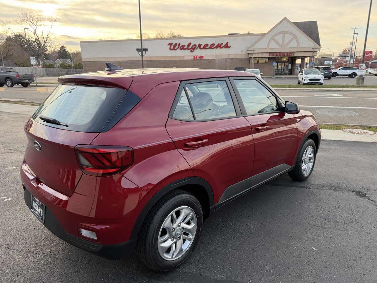 2021 Hyundai Venue SE photo 4