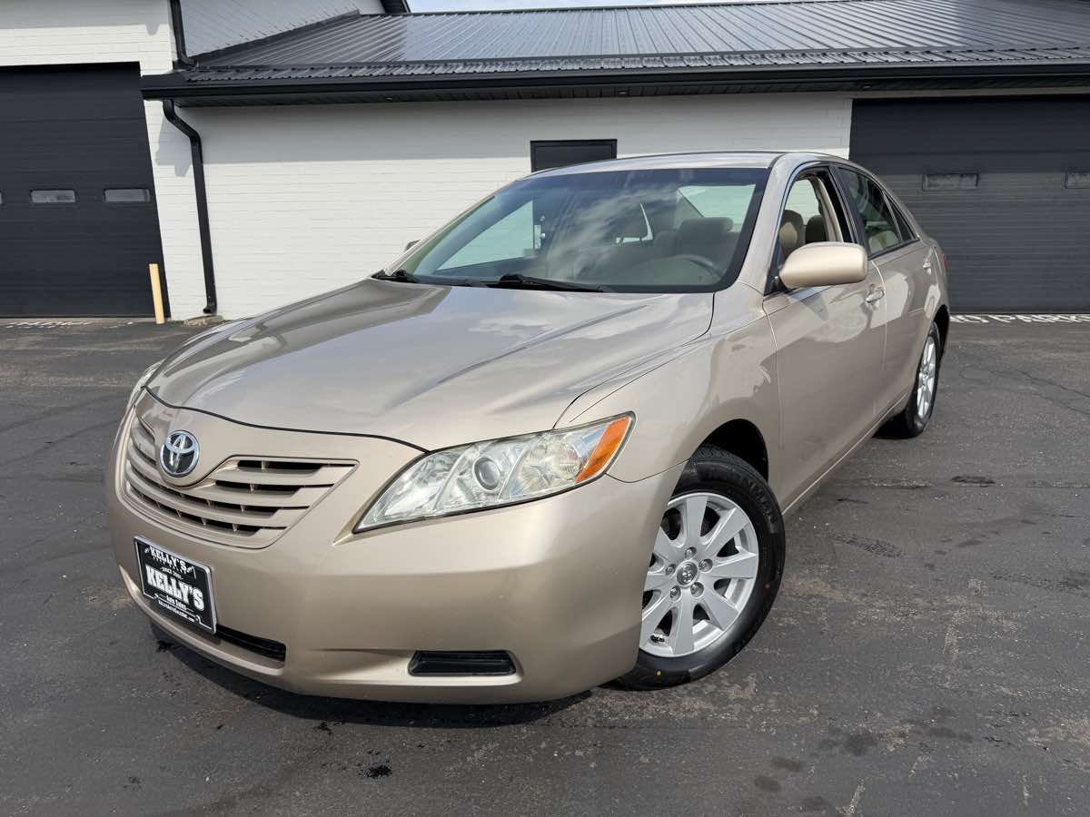 2009 Toyota Camry SE - Photo 2