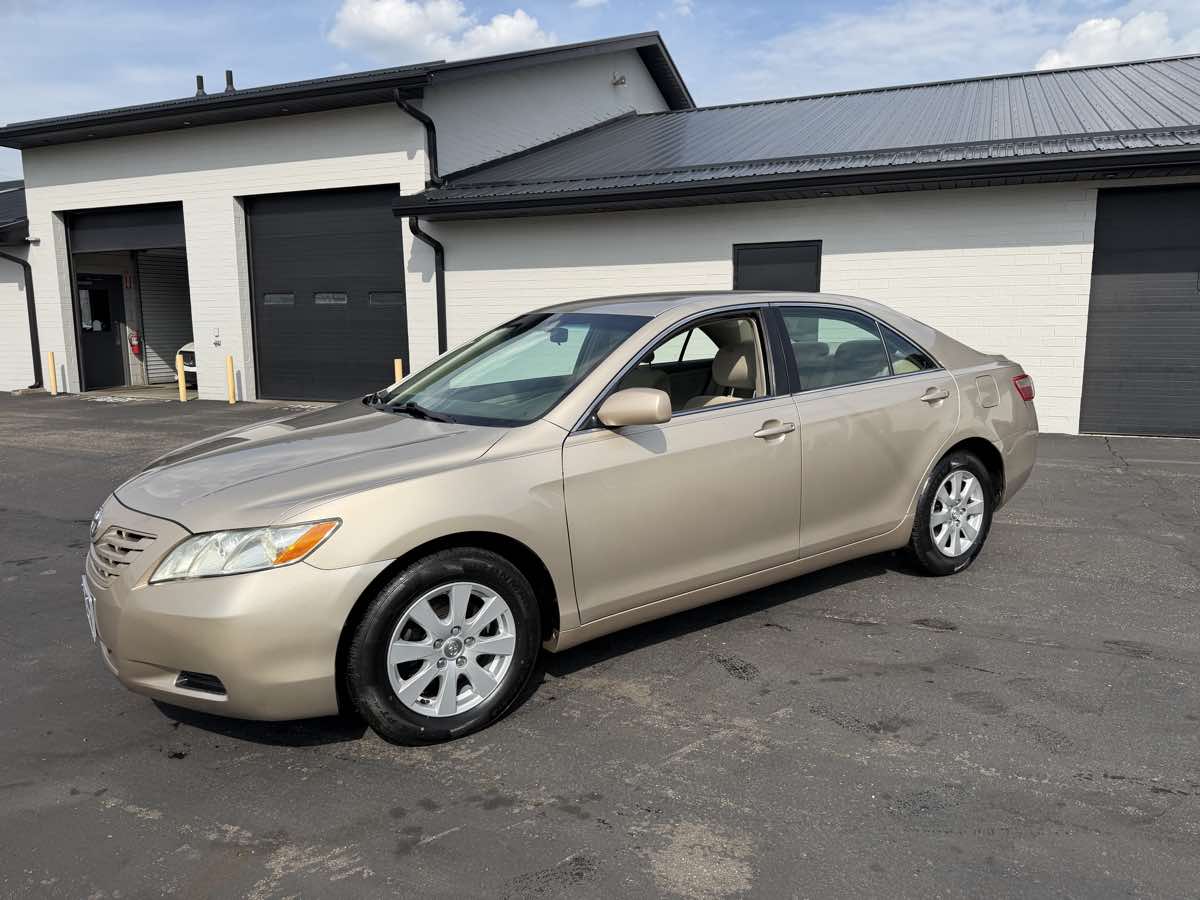 2009 Toyota Camry SE - Photo 3