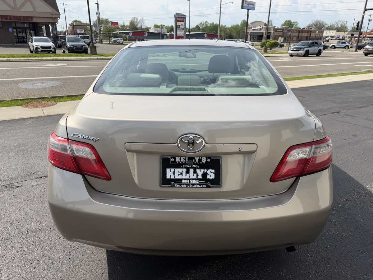 2009 Toyota Camry SE - Photo 5