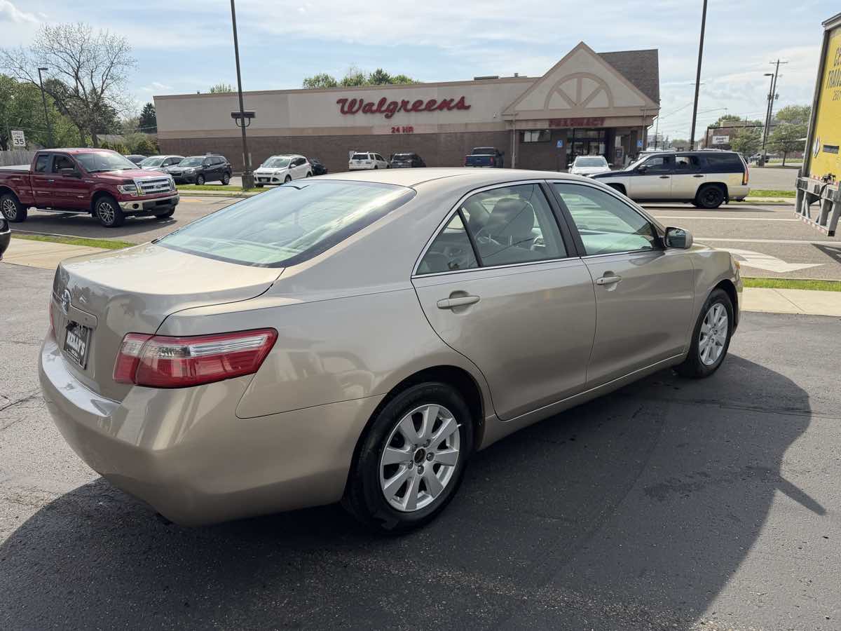 2009 Toyota Camry SE - Photo 8