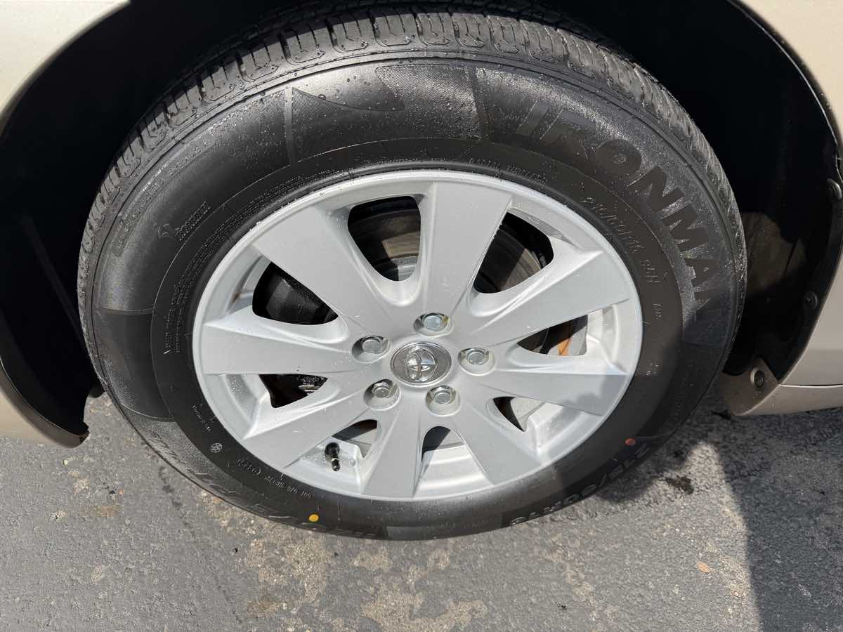 2009 Toyota Camry SE - Photo 9