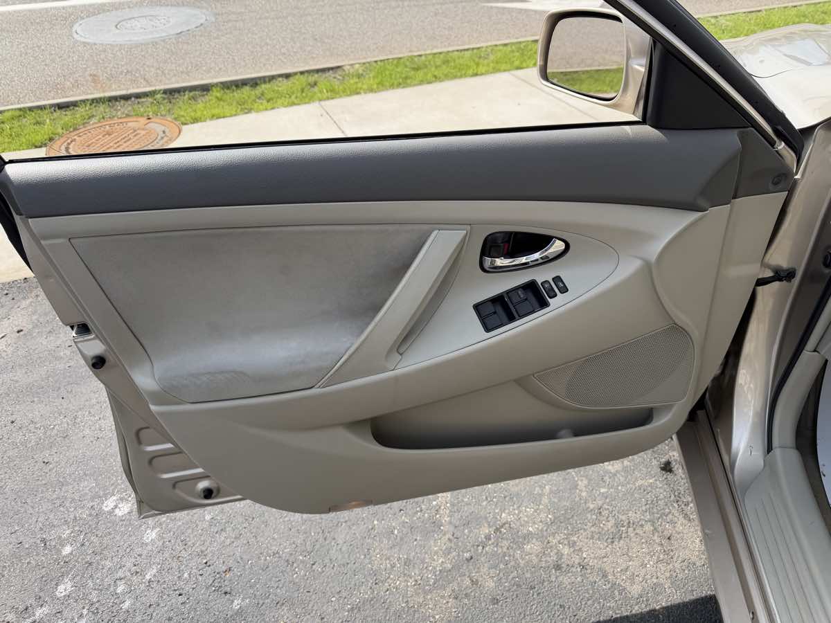 2009 Toyota Camry SE - Photo 14