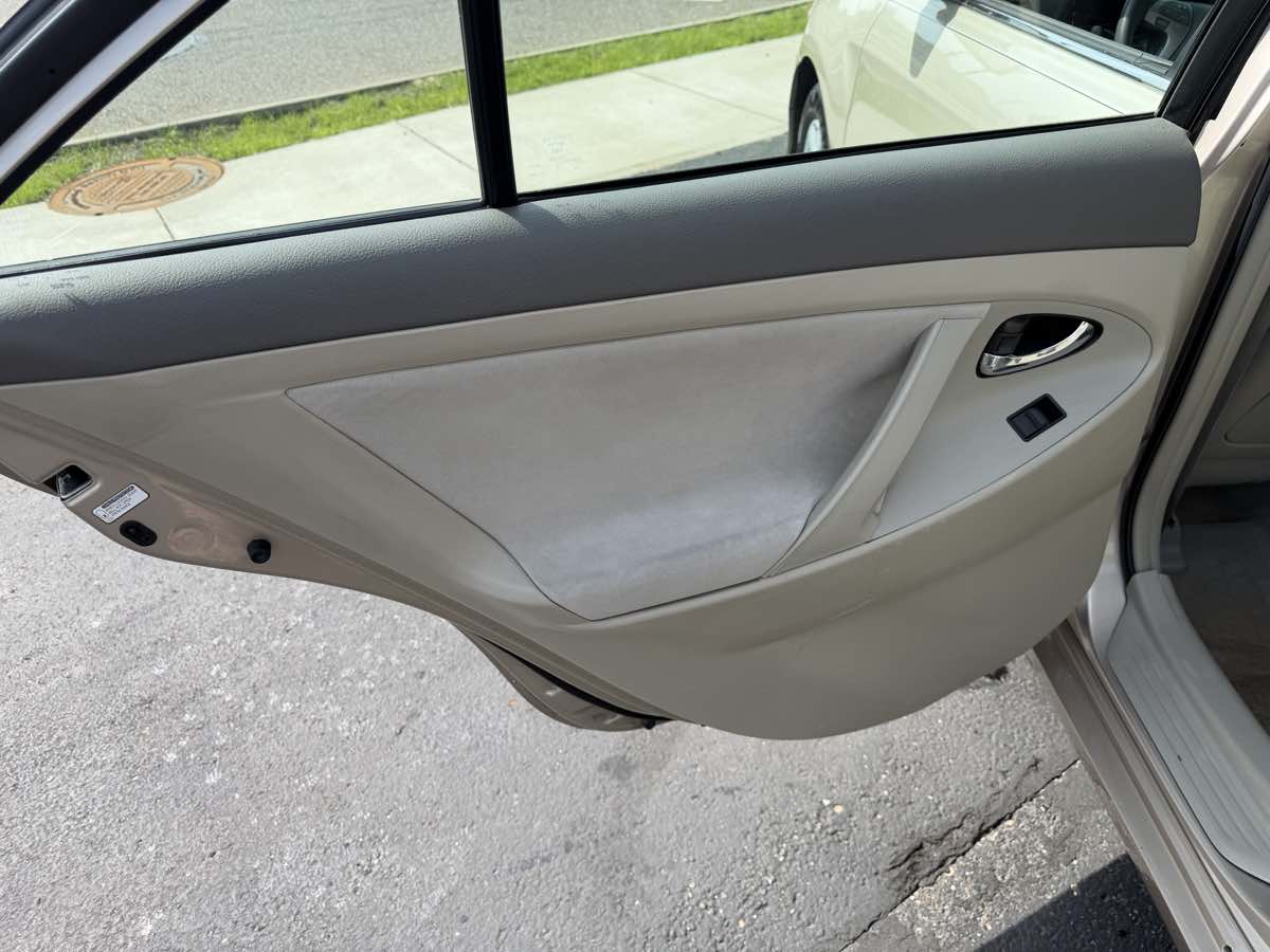 2009 Toyota Camry SE - Photo 15