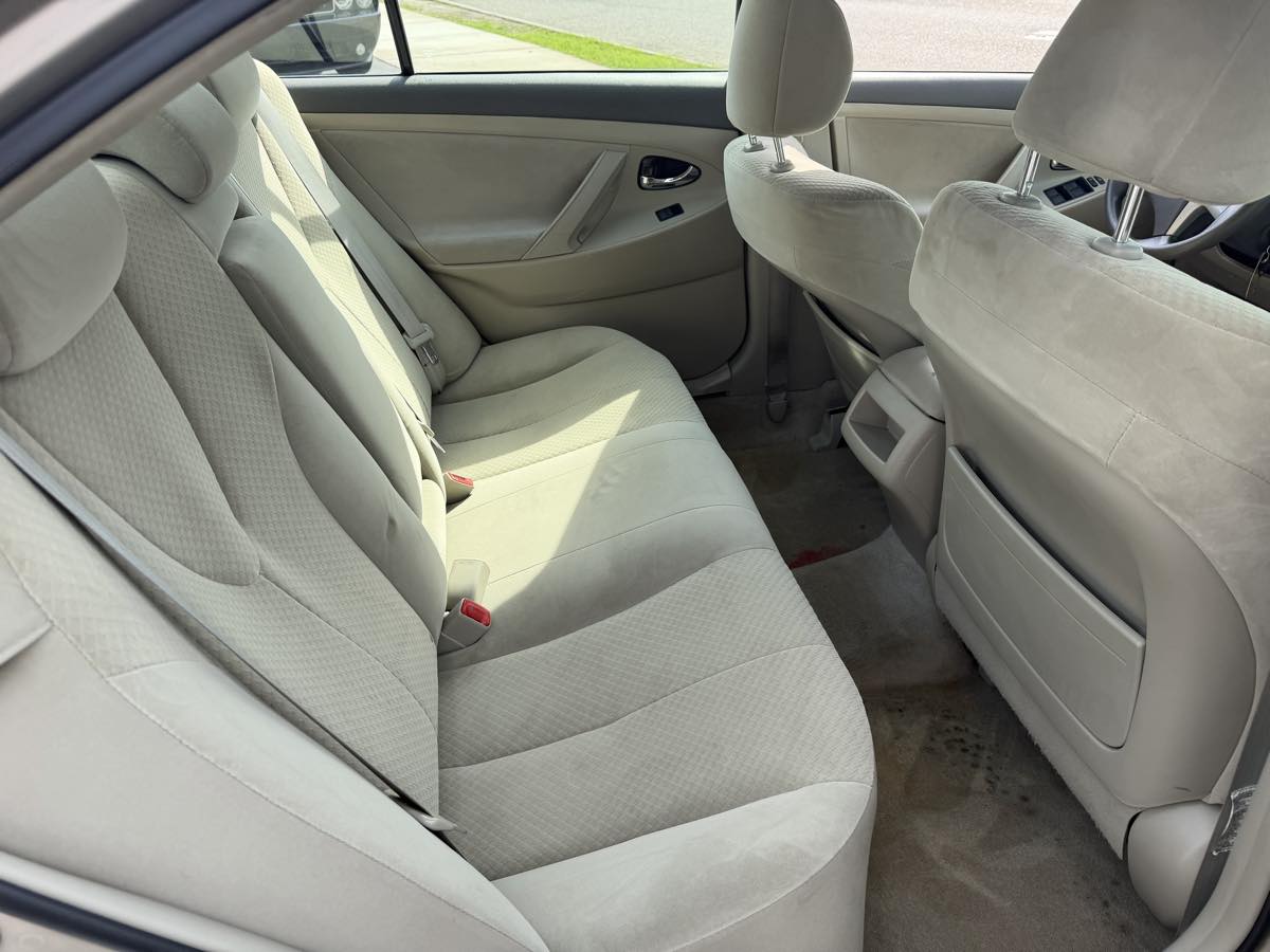 2009 Toyota Camry SE - Photo 17