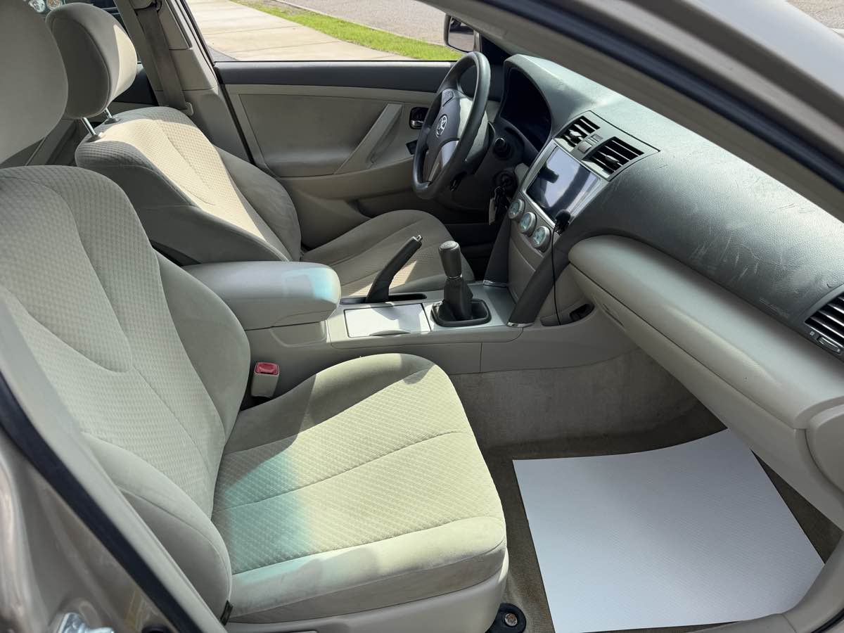2009 Toyota Camry SE - Photo 19