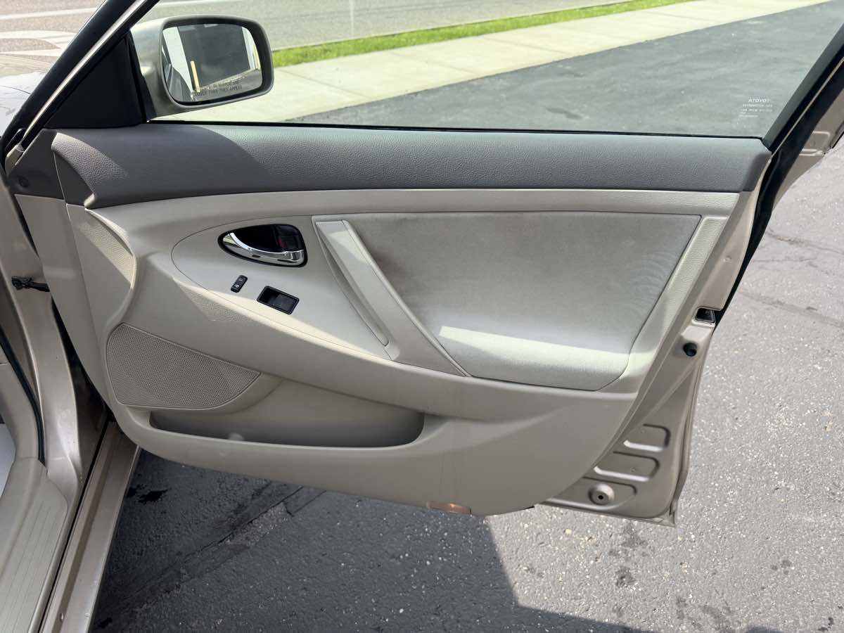 2009 Toyota Camry SE - Photo 23