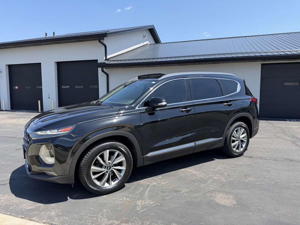 2019 Hyundai Santa Fe Limited - Photo 2