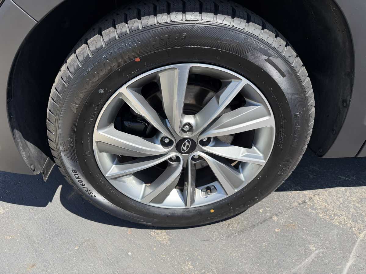 2019 Hyundai Santa Fe Limited - Photo 8