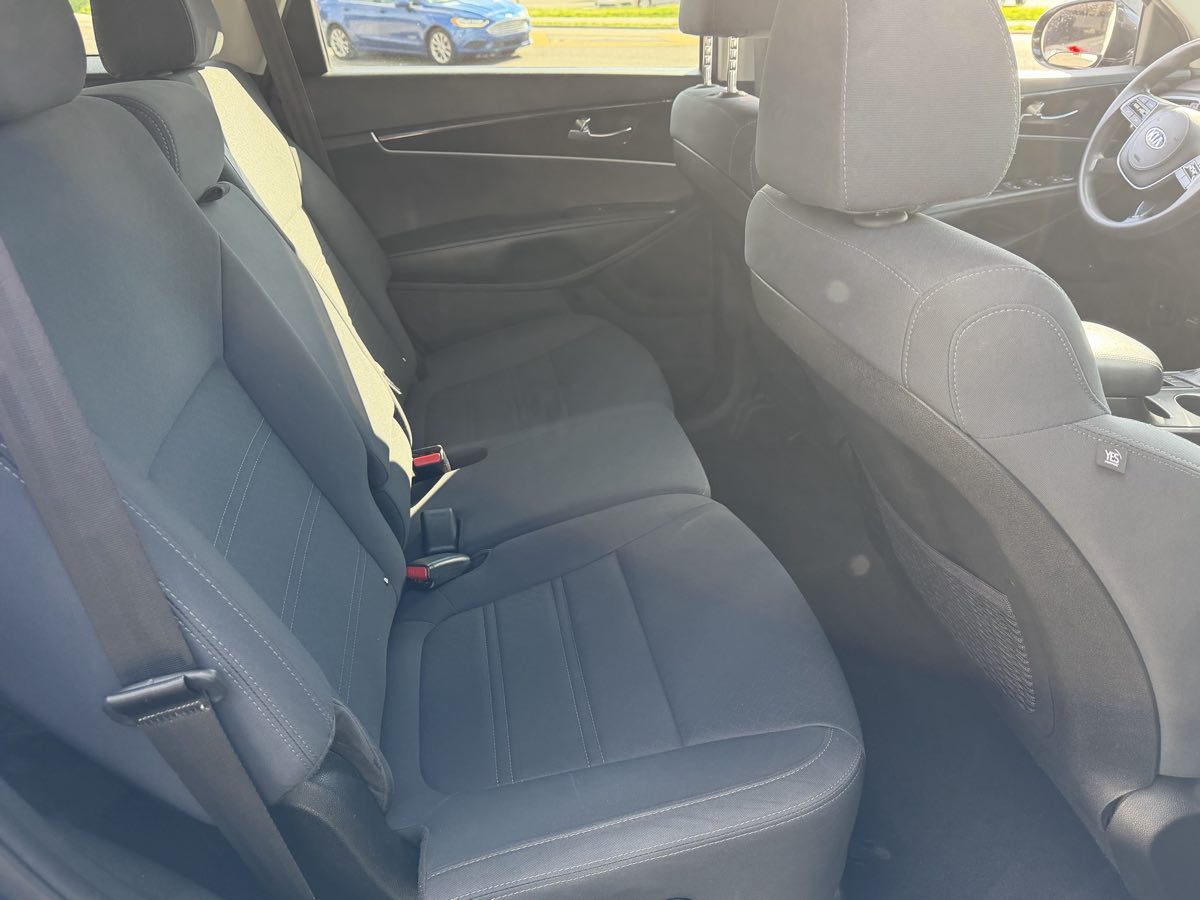 2019 Kia Sorento LX - Photo 16