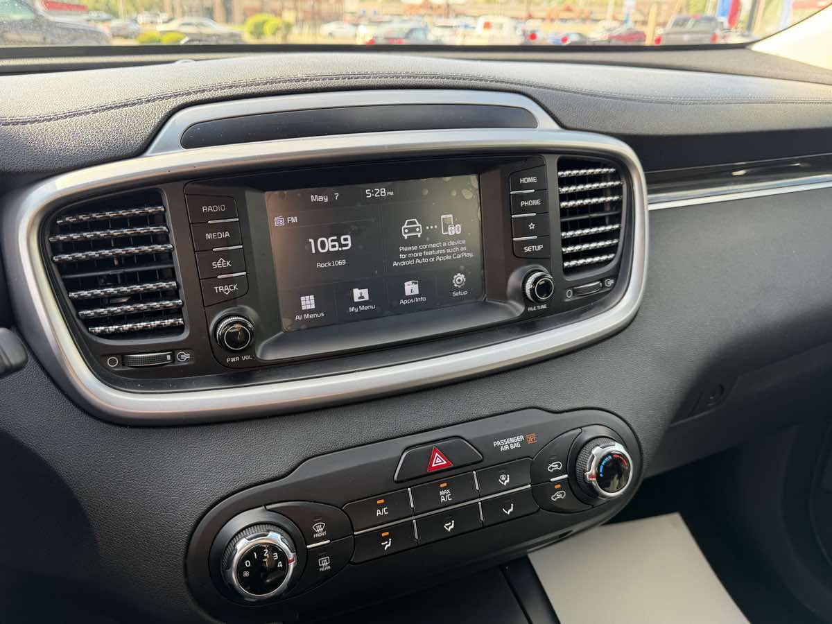 2019 Kia Sorento LX - Photo 22