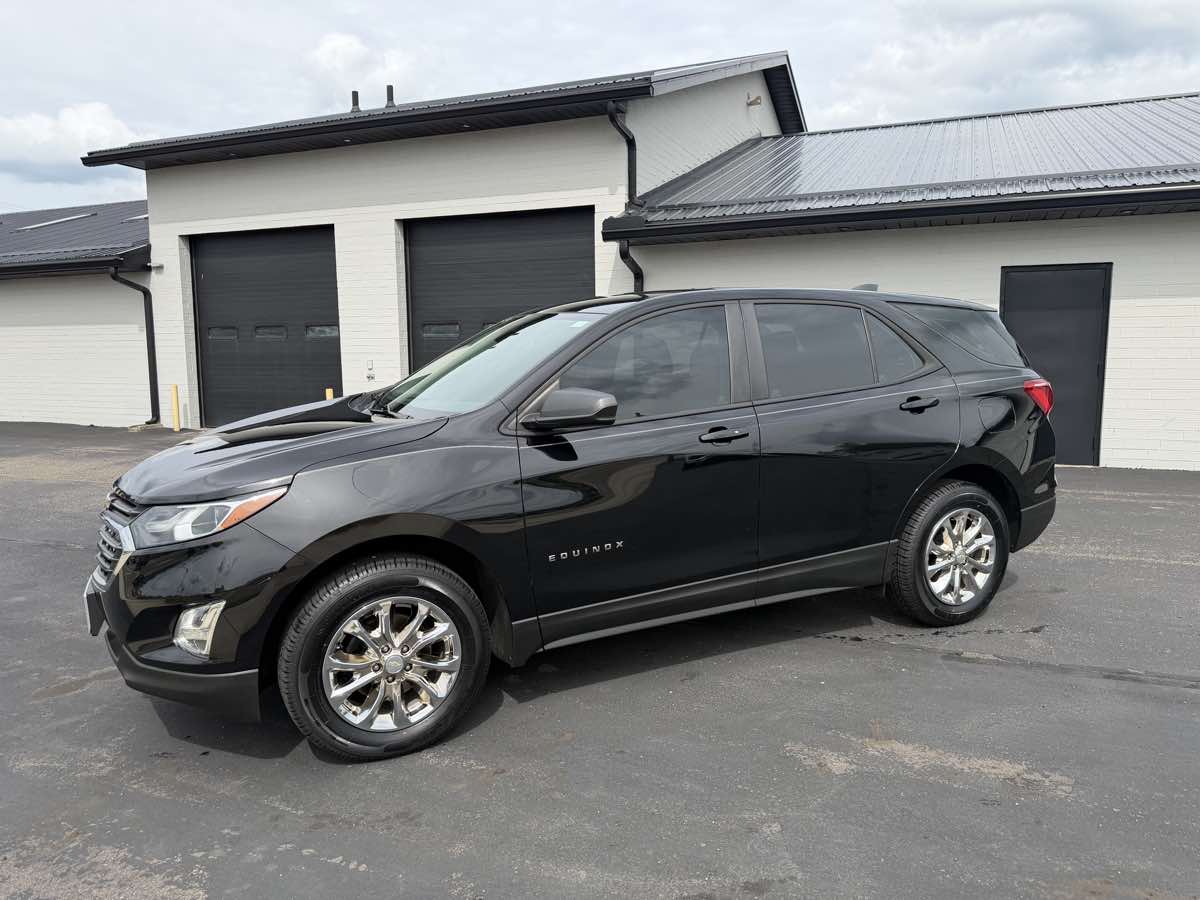 2020 Chevrolet Equinox LS - Photo 2