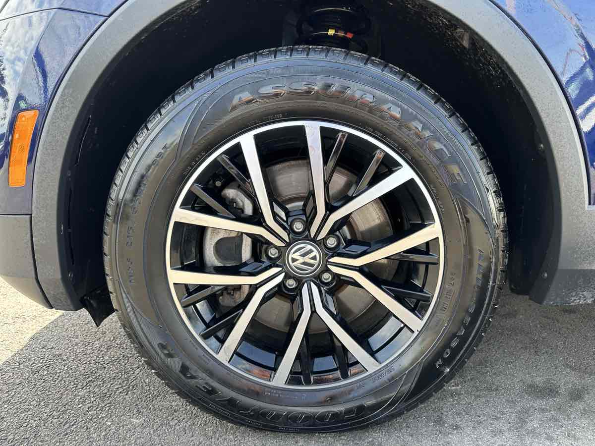 2021 Volkswagen Tiguan R-Line Black SEL photo 10