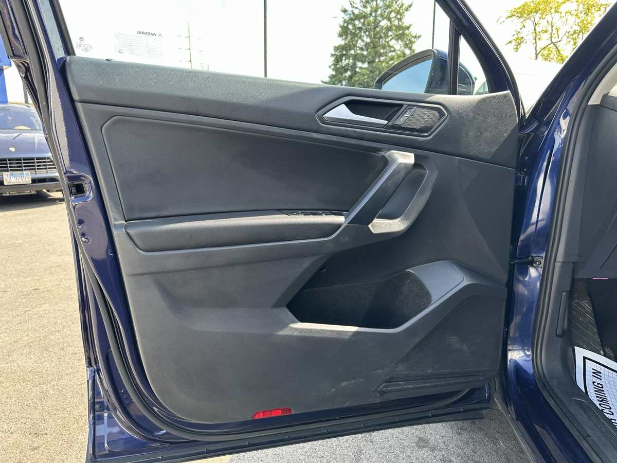 2021 Volkswagen Tiguan R-Line Black SEL photo 11