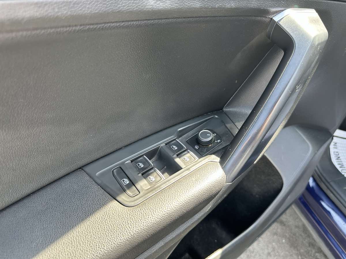 2021 Volkswagen Tiguan R-Line Black SEL photo 12