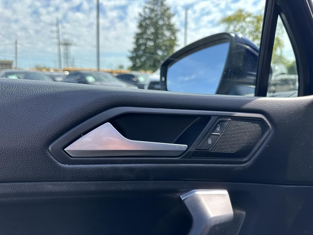 2021 Volkswagen Tiguan R-Line Black SEL photo 13