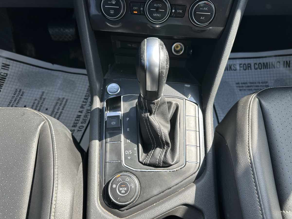 2021 Volkswagen Tiguan R-Line Black SEL photo 23