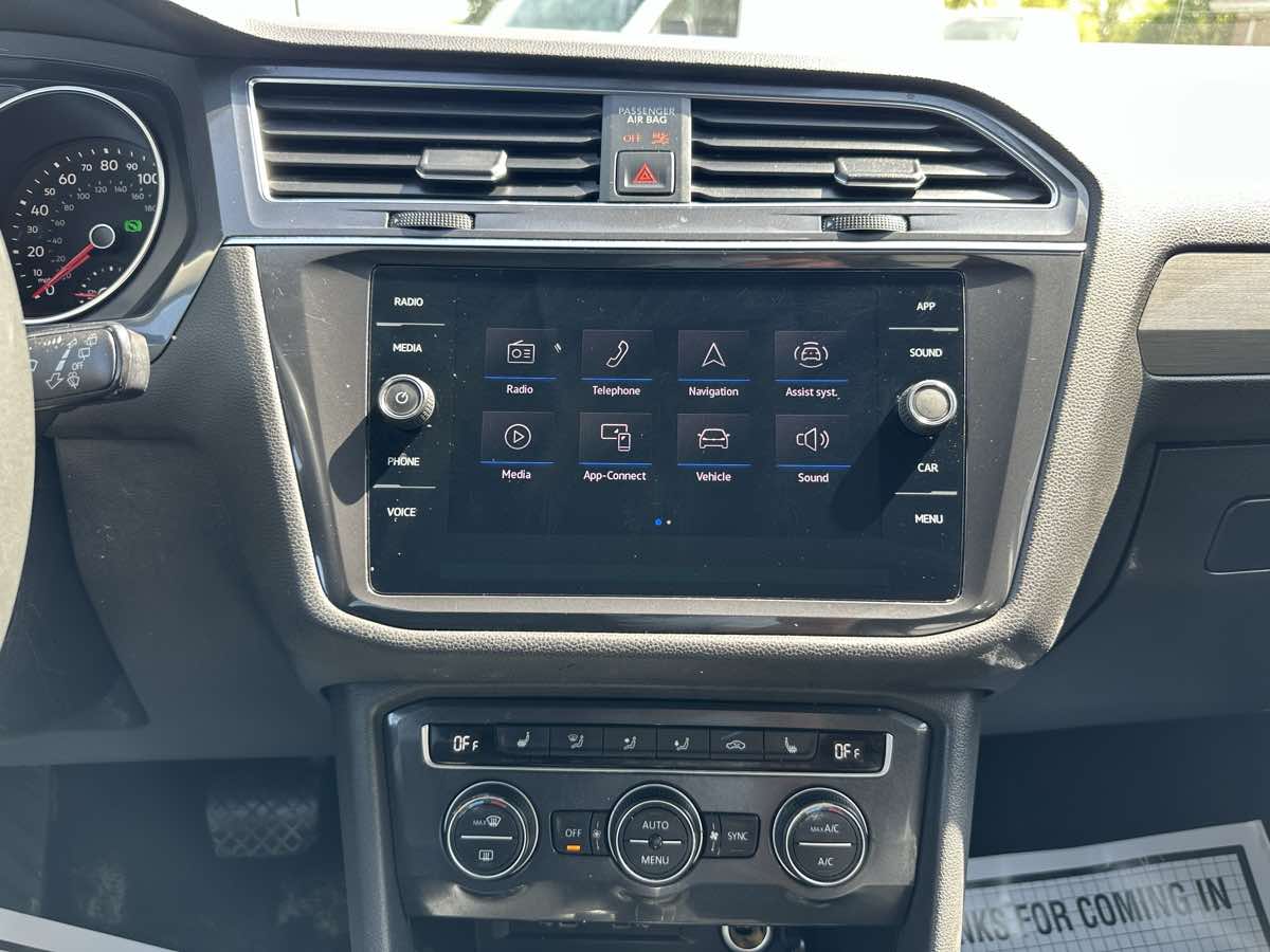 2021 Volkswagen Tiguan R-Line Black SEL photo 24