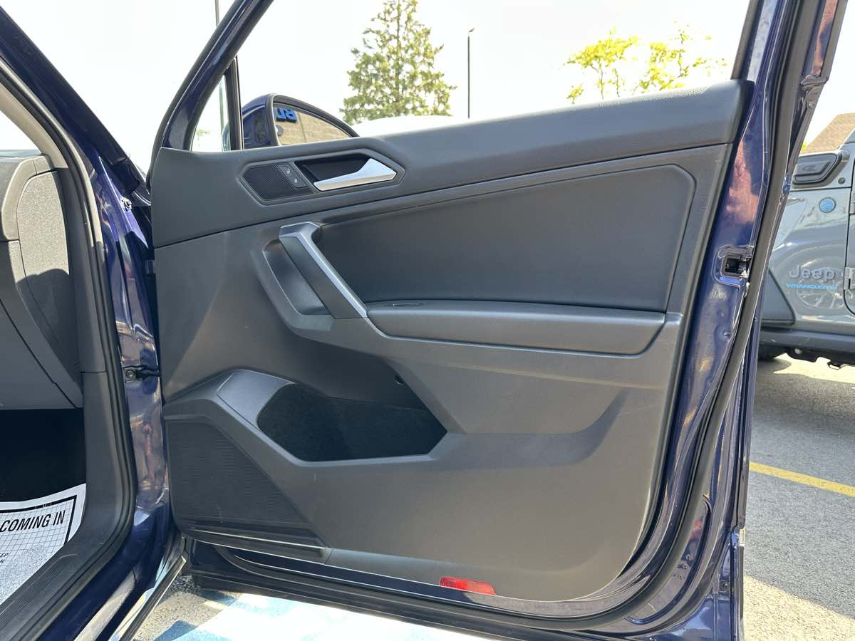 2021 Volkswagen Tiguan R-Line Black SEL photo 28