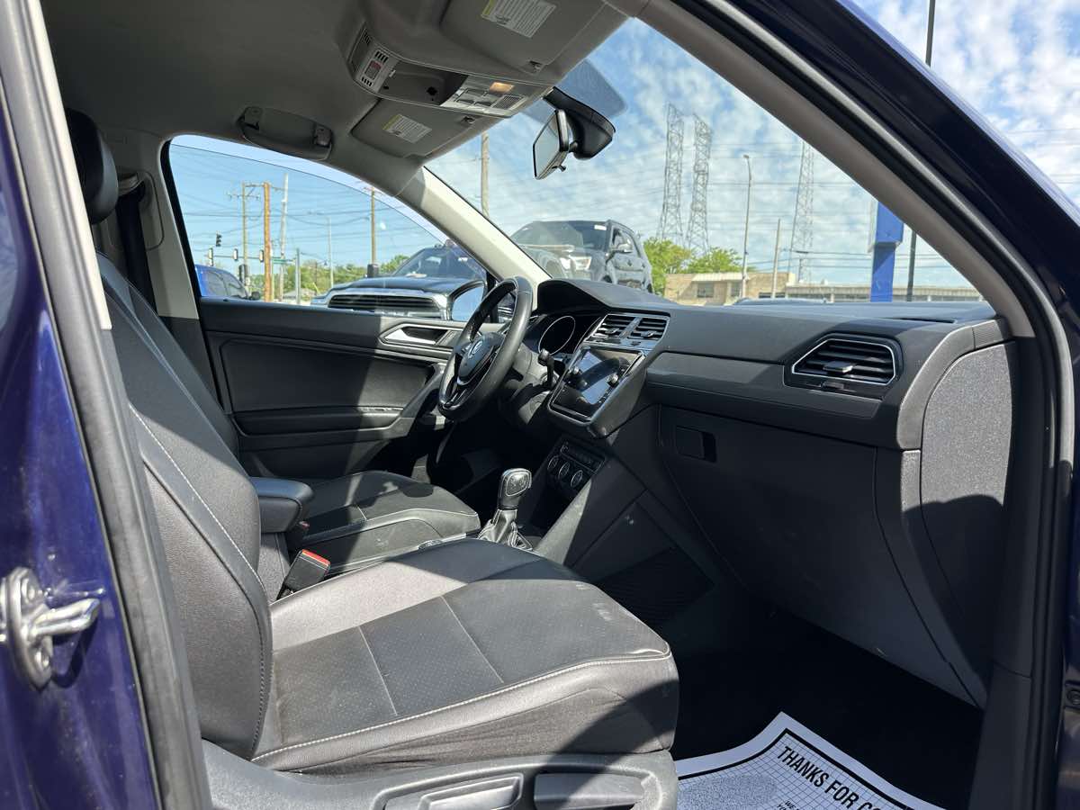 2021 Volkswagen Tiguan R-Line Black SEL photo 30