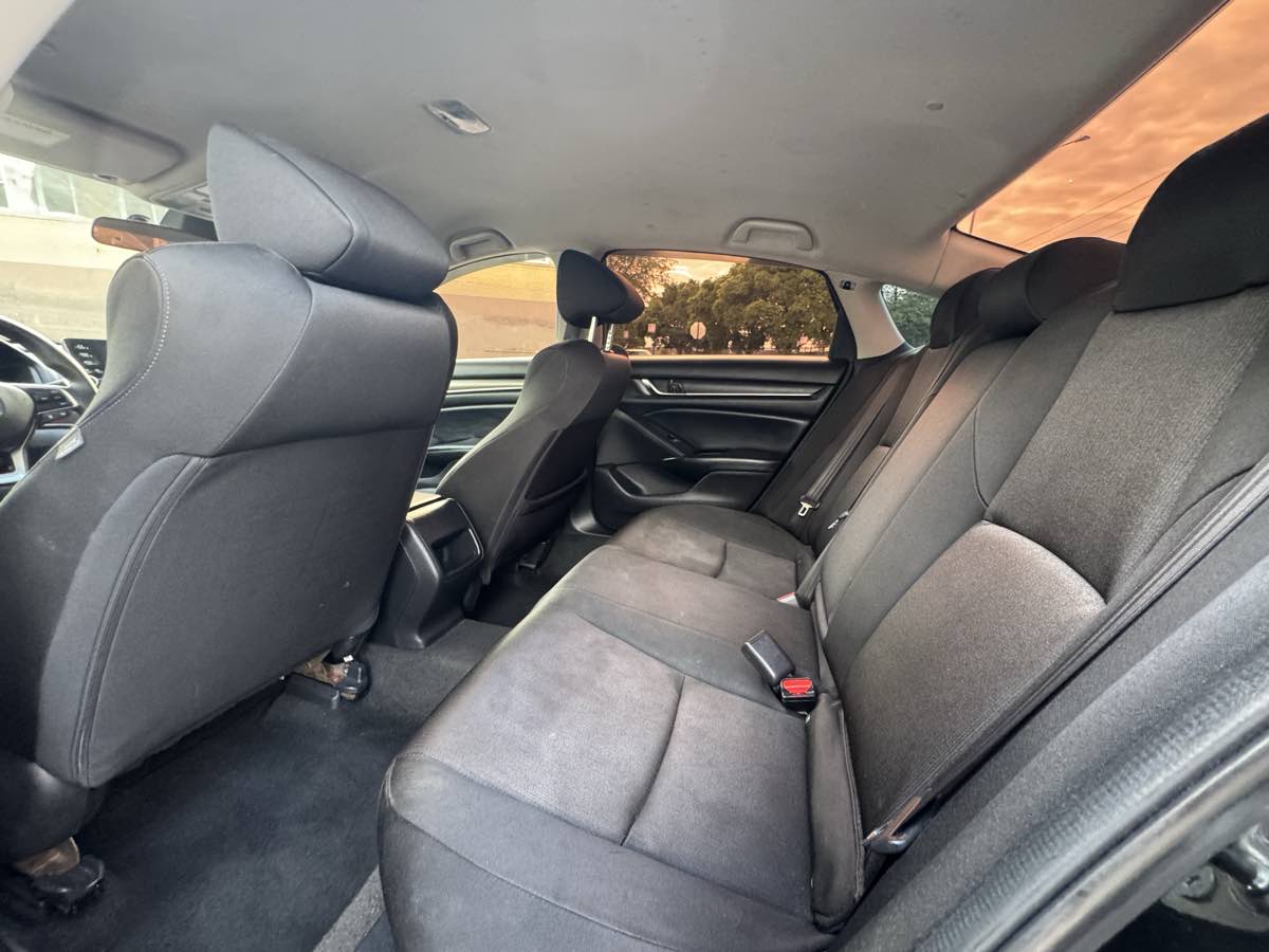 2018 Honda Accord LX 1.5T photo 18