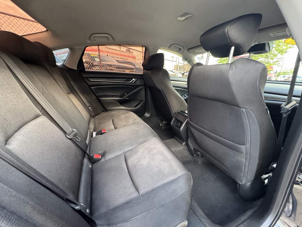 2018 Honda Accord LX 1.5T photo 25