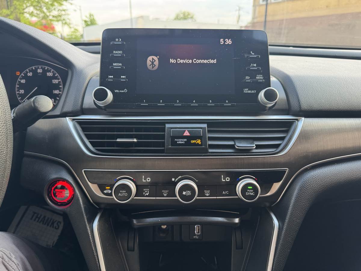 2018 Honda Accord LX 1.5T photo 32