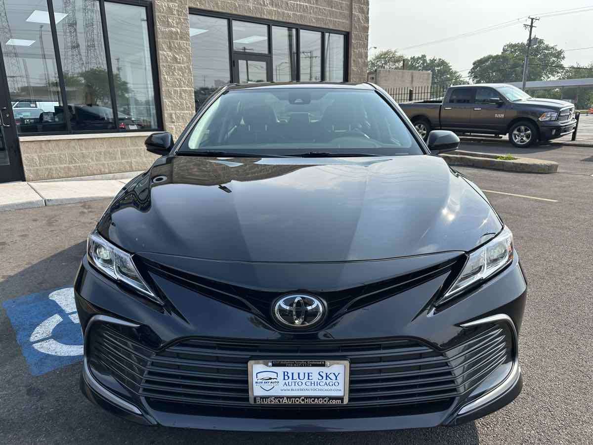 2021 Toyota Camry LE photo 3