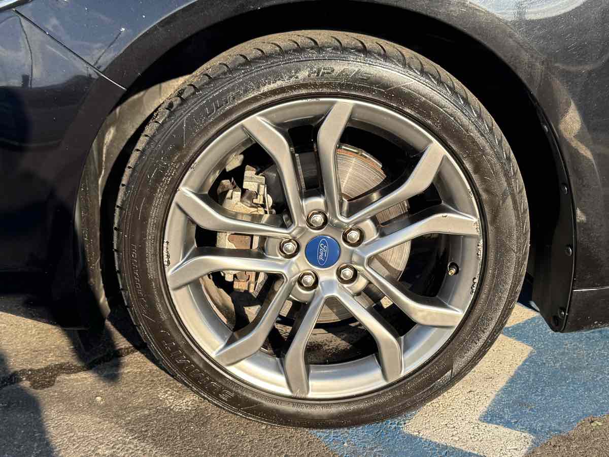 2020 Ford Fusion SEL photo 10