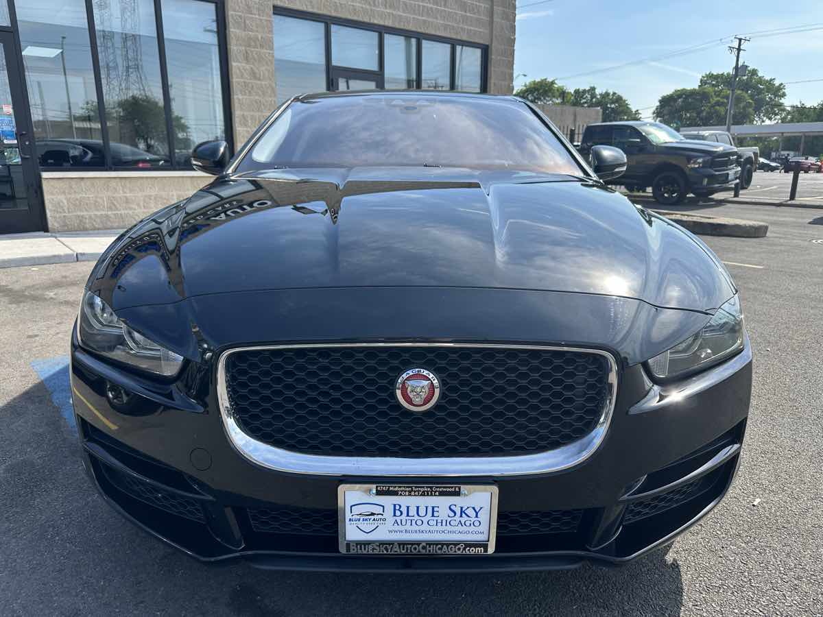 2017 Jaguar XE Premium photo 2
