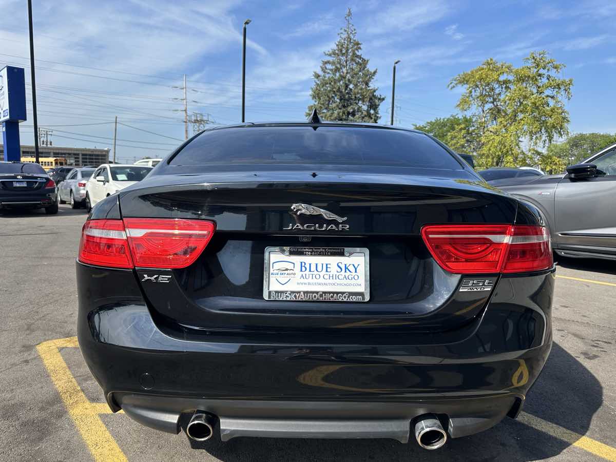 2017 Jaguar XE Premium photo 6
